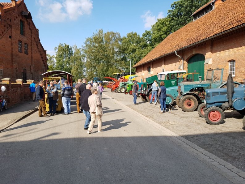 Ausstellung Landmaschinen 1280x768